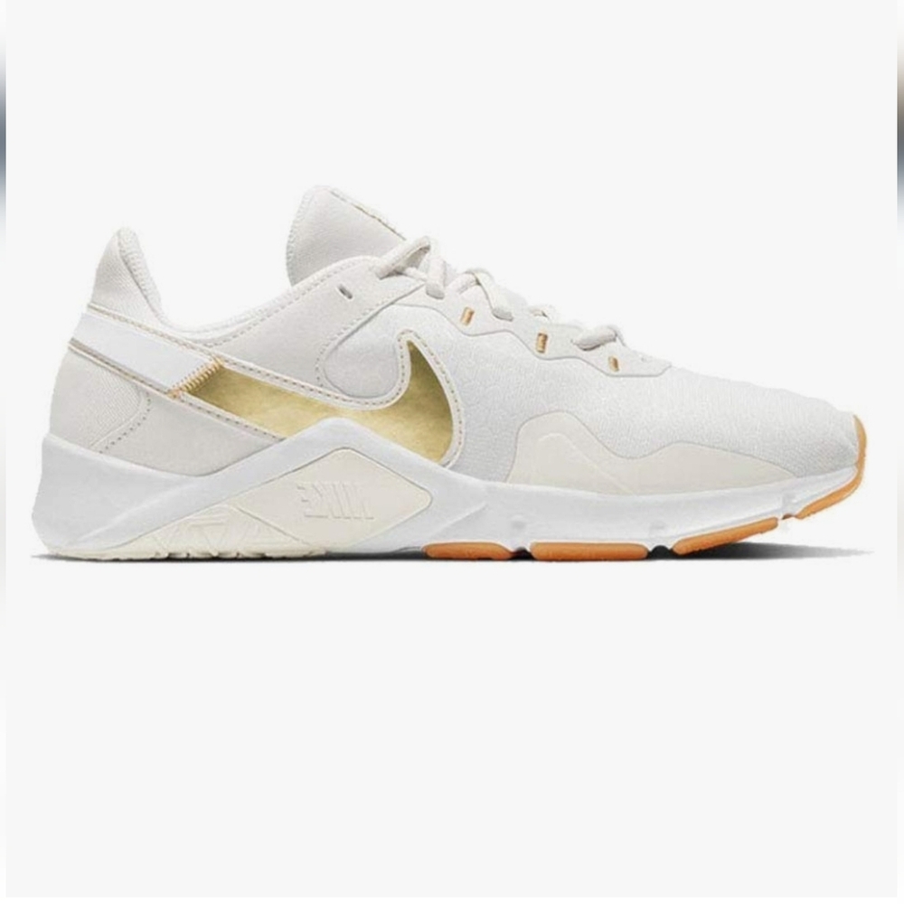 NWB WOMEN'S Size 11 Nike Legend sneakers